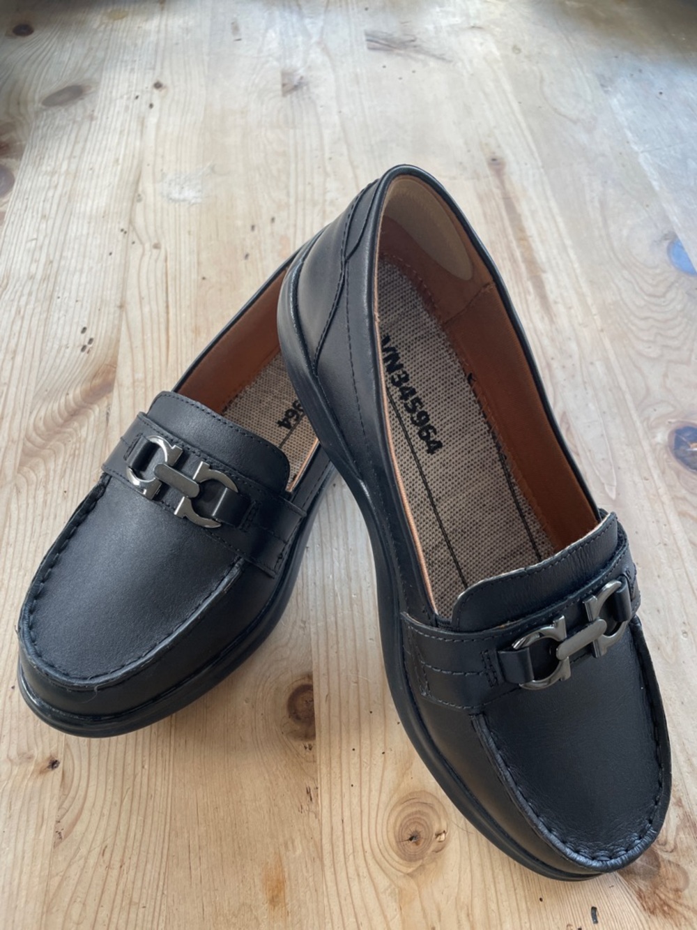 Dr ComfortLoafers w Silver Chain & thick comfy rubber soles NWOT